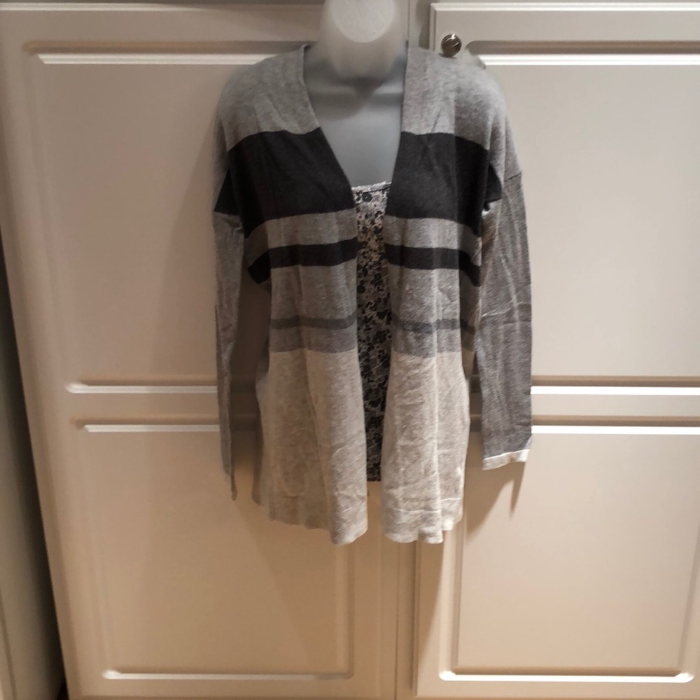EUC Gap open front cardigan. Size S. gray